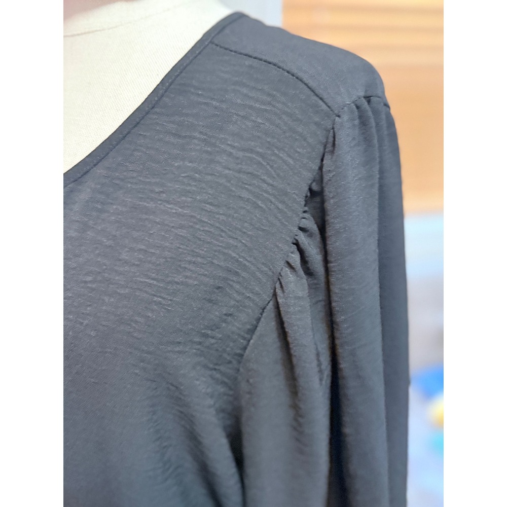 Torrid Black Long Sleeve Split Neck Peplum Tunic Top Size 3 3X - Picture 3 of 5